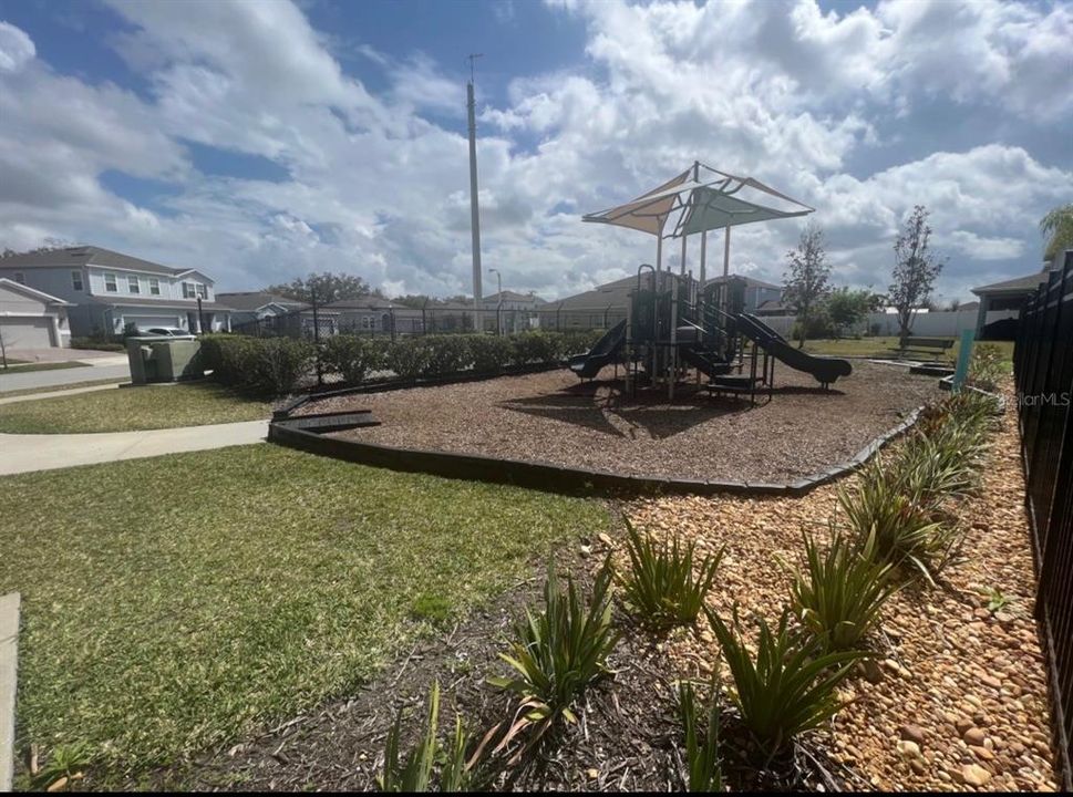На продажу: $605,000 (5 спален, 2 ванн, 3092 Квадратных фут)