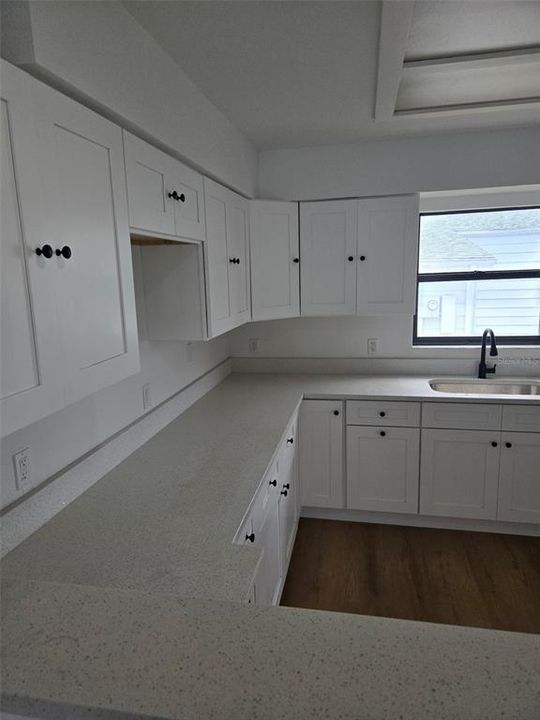 На продажу: $249,900 (2 спален, 2 ванн, 1092 Квадратных фут)