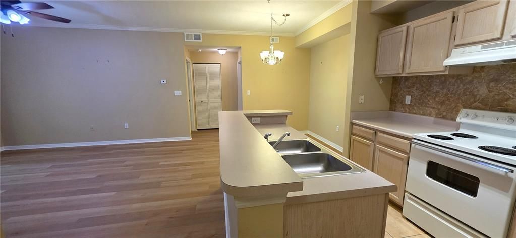 For Rent: $1,600 (2 beds, 2 baths, 1164 Square Feet)