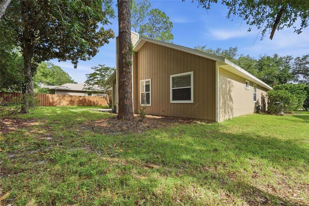 На продажу: $399,900 (4 спален, 2 ванн, 2018 Квадратных фут)