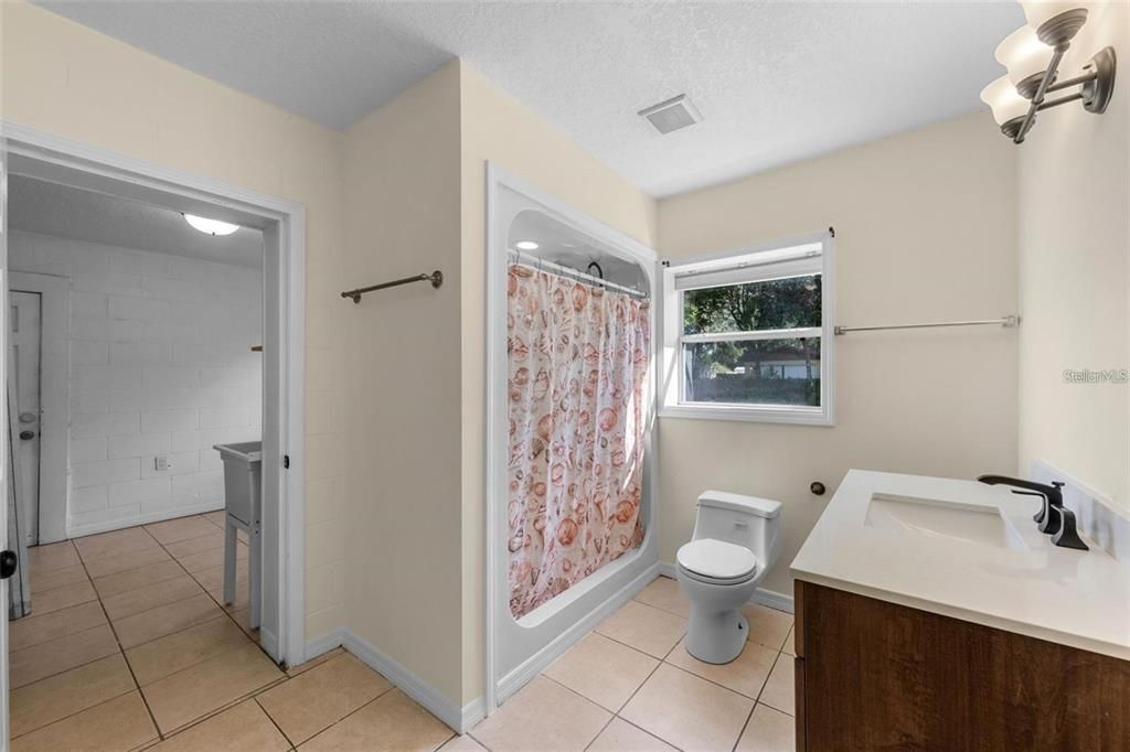 For Rent: $2,300 (3 beds, 2 baths, 1582 Square Feet)