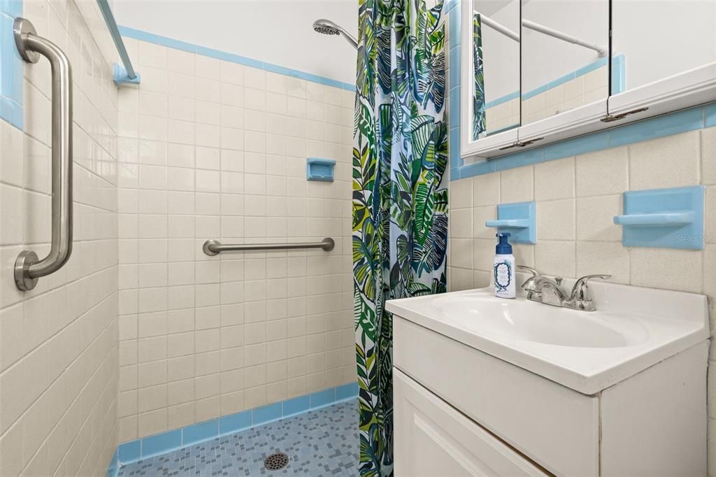 For Sale: $265,000 (3 beds, 2 baths, 1321 Square Feet)