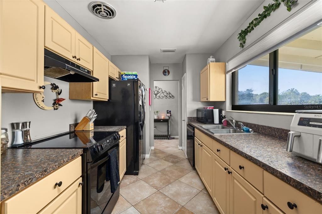 For Sale: $265,000 (3 beds, 2 baths, 1321 Square Feet)