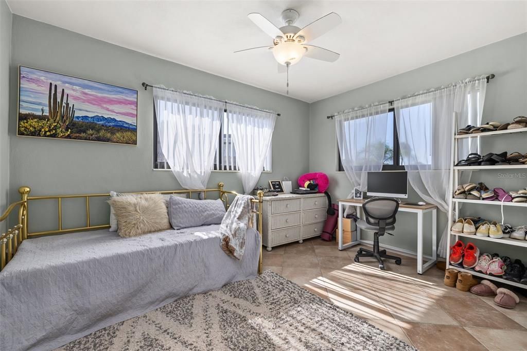 For Sale: $265,000 (3 beds, 2 baths, 1321 Square Feet)