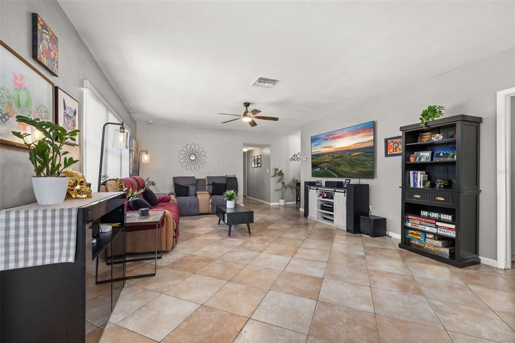 For Sale: $265,000 (3 beds, 2 baths, 1321 Square Feet)