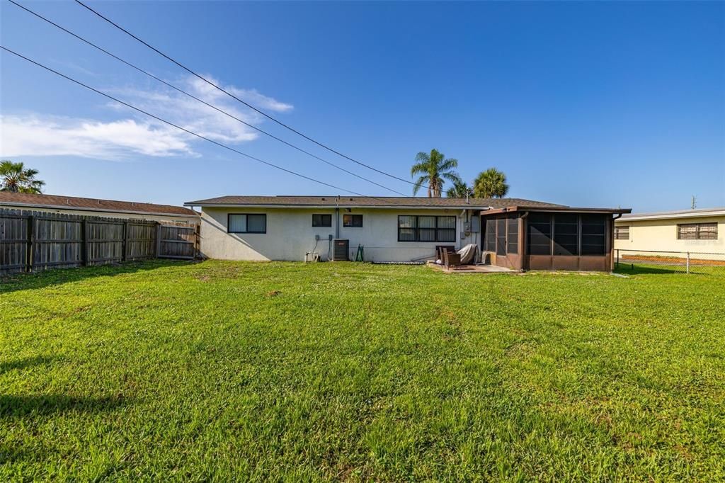 For Sale: $265,000 (3 beds, 2 baths, 1321 Square Feet)