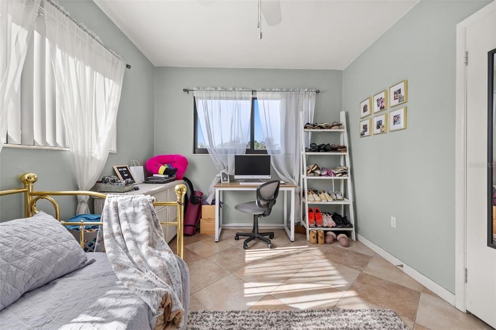 For Sale: $265,000 (3 beds, 2 baths, 1321 Square Feet)