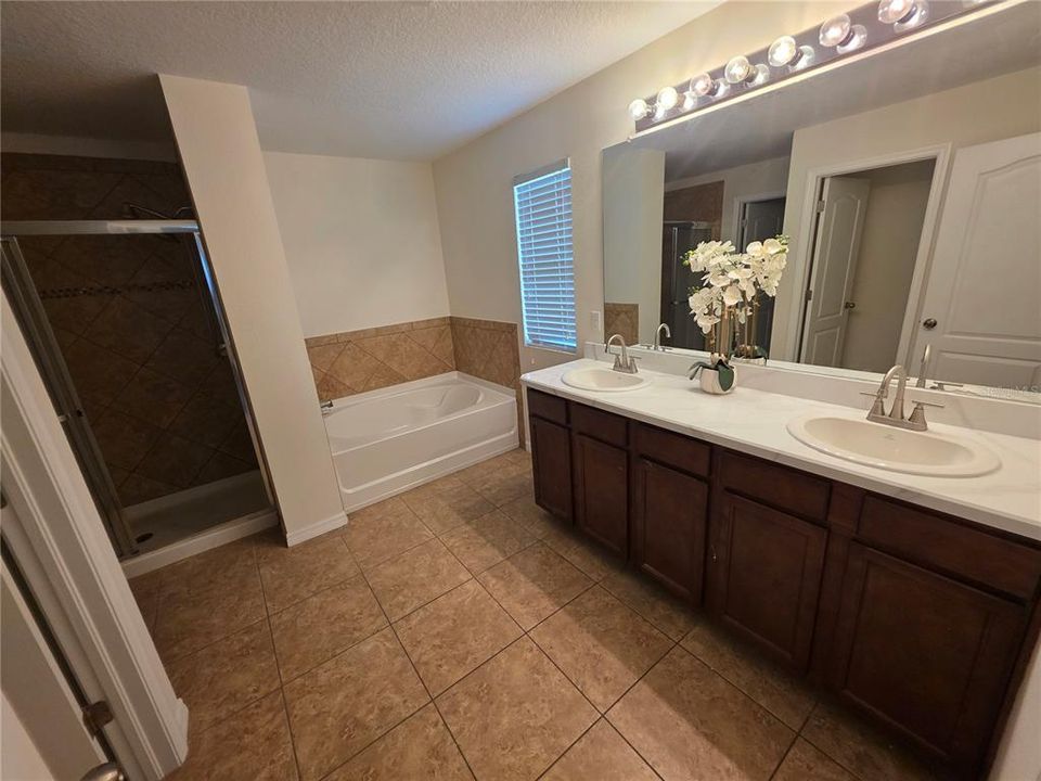 For Sale: $458,500 (4 beds, 2 baths, 2456 Square Feet)