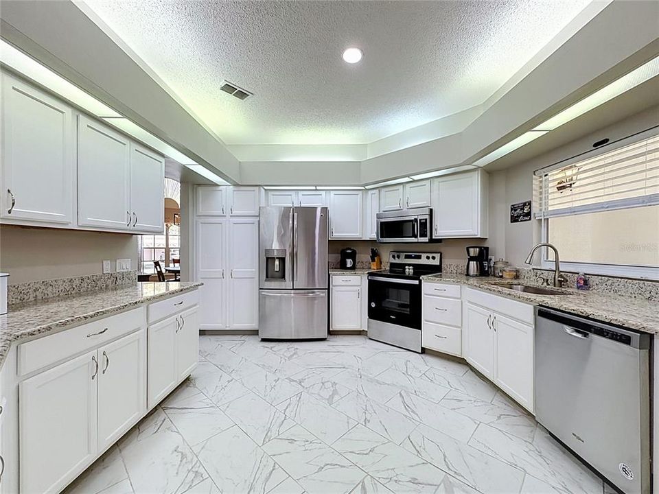 En Venta: $485,000 (4 camas, 2 baños, 2547 Pies cuadrados)