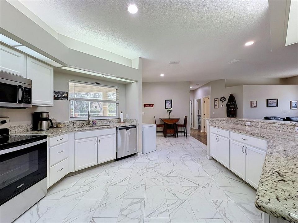 En Venta: $485,000 (4 camas, 2 baños, 2547 Pies cuadrados)
