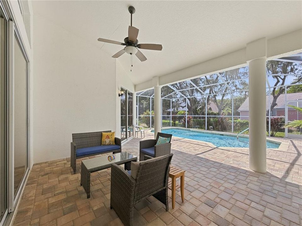 En Venta: $485,000 (4 camas, 2 baños, 2547 Pies cuadrados)