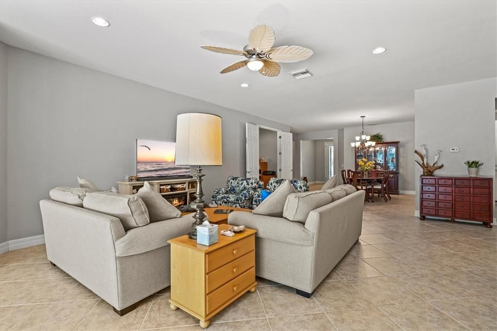 For Sale: $750,000 (3 beds, 3 baths, 2382 Square Feet)