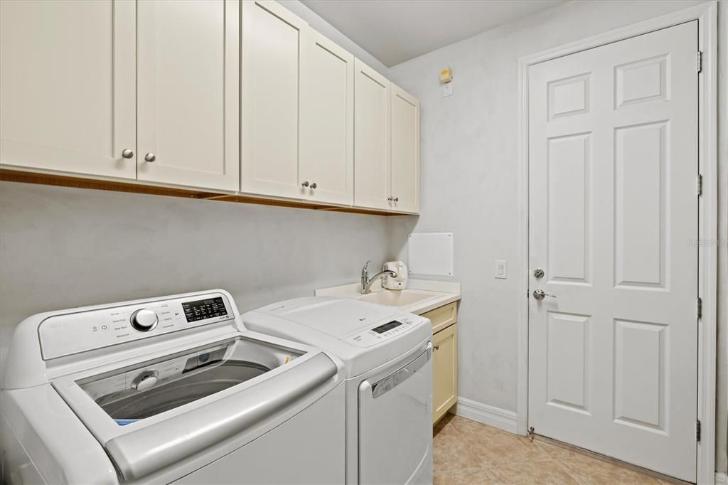 For Sale: $750,000 (3 beds, 3 baths, 2382 Square Feet)