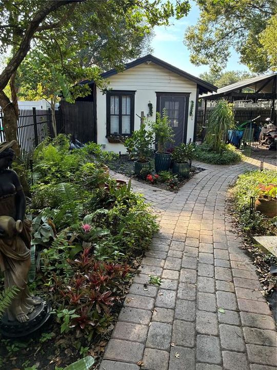For Rent: $1,000 (0 beds, 1 baths, 200 Square Feet)