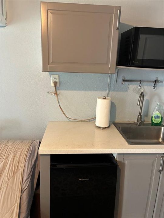 For Rent: $1,000 (0 beds, 1 baths, 200 Square Feet)