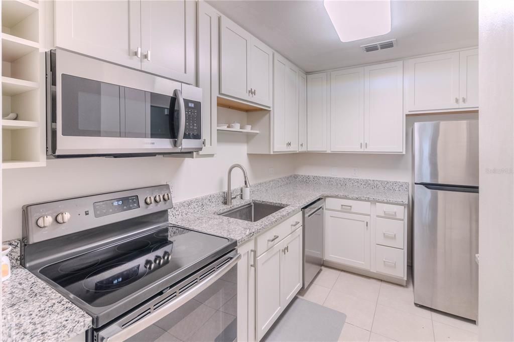 На продажу: $179,000 (2 спален, 2 ванн, 1235 Квадратных фут)