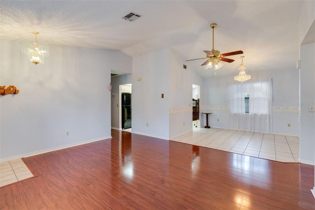 For Sale: $330,000 (2 beds, 2 baths, 1648 Square Feet)