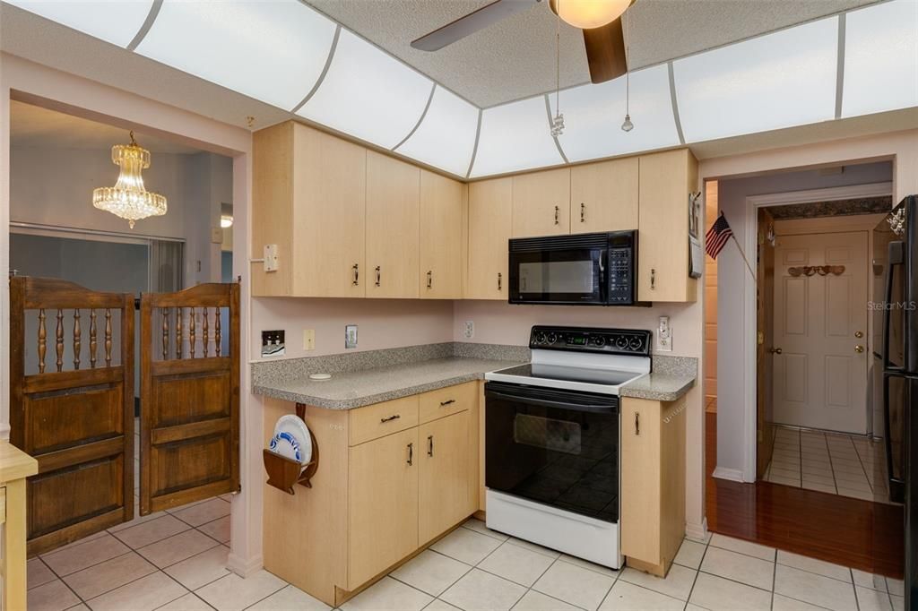 For Sale: $330,000 (2 beds, 2 baths, 1648 Square Feet)