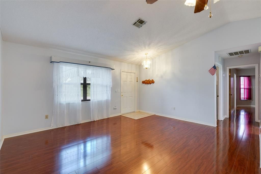For Sale: $330,000 (2 beds, 2 baths, 1648 Square Feet)
