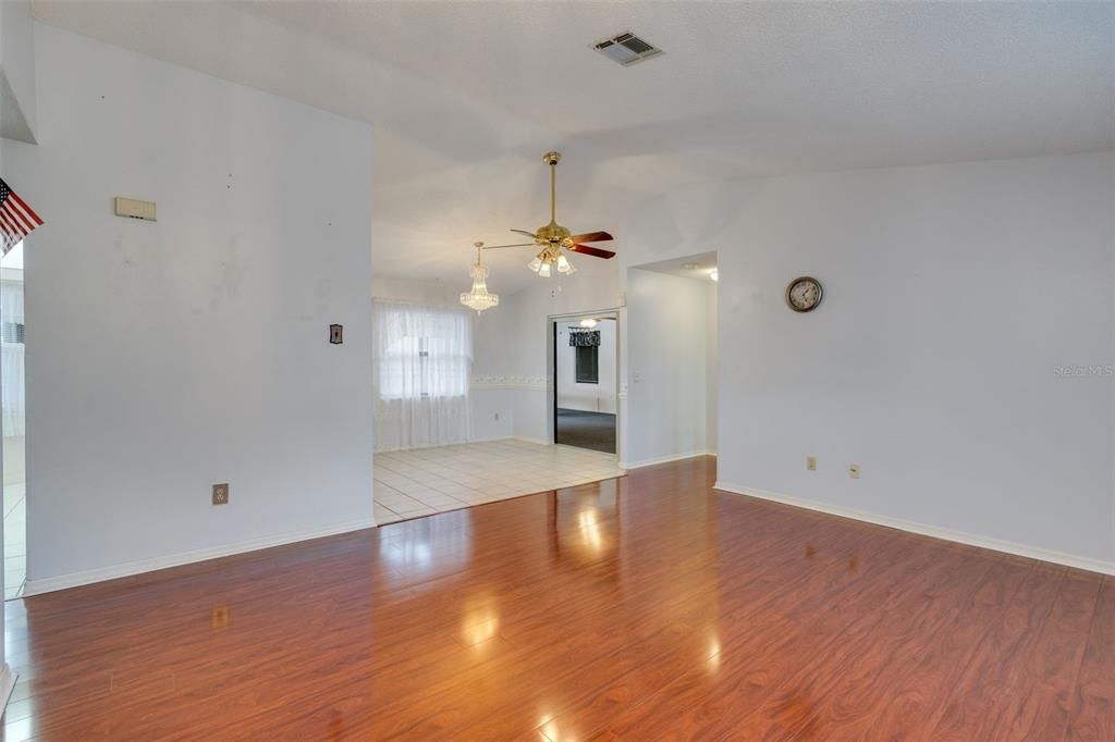 For Sale: $330,000 (2 beds, 2 baths, 1648 Square Feet)