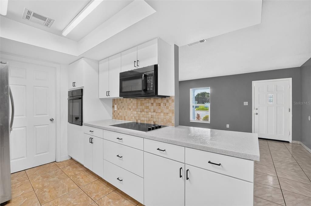 На продажу: $309,900 (3 спален, 2 ванн, 1297 Квадратных фут)