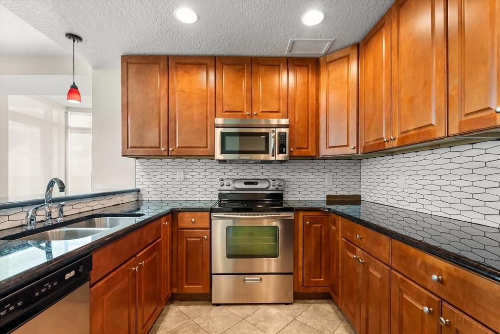 For Rent: $2,875 (2 beds, 2 baths, 1198 Square Feet)