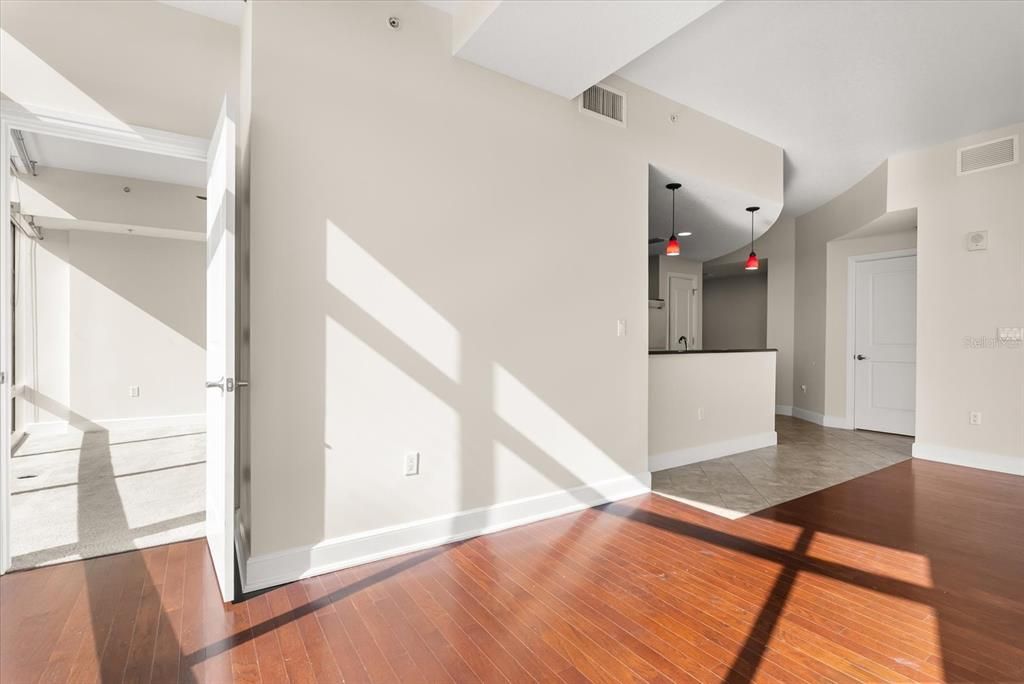 For Rent: $2,875 (2 beds, 2 baths, 1198 Square Feet)