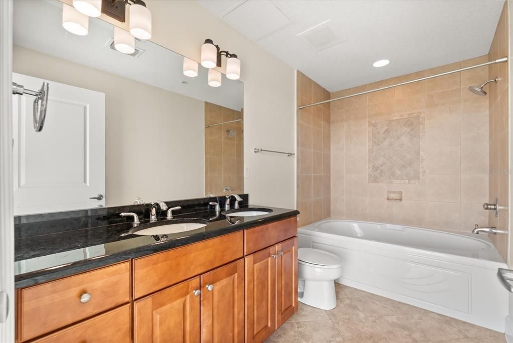For Rent: $2,875 (2 beds, 2 baths, 1198 Square Feet)