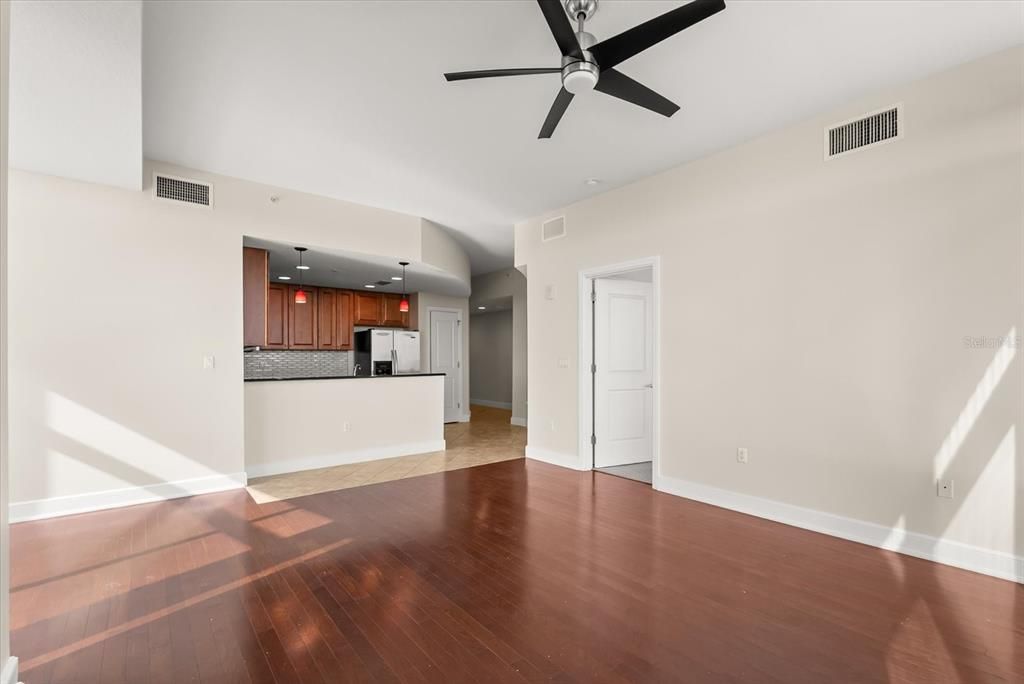 For Rent: $2,875 (2 beds, 2 baths, 1198 Square Feet)