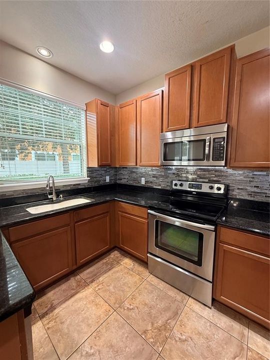 В аренду: $2,600 (3 спален, 2 ванн, 1643 Квадратных фут)