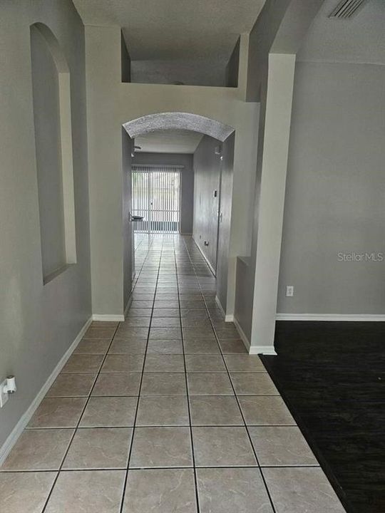 En Venta: $357,900 (4 camas, 2 baños, 2040 Pies cuadrados)