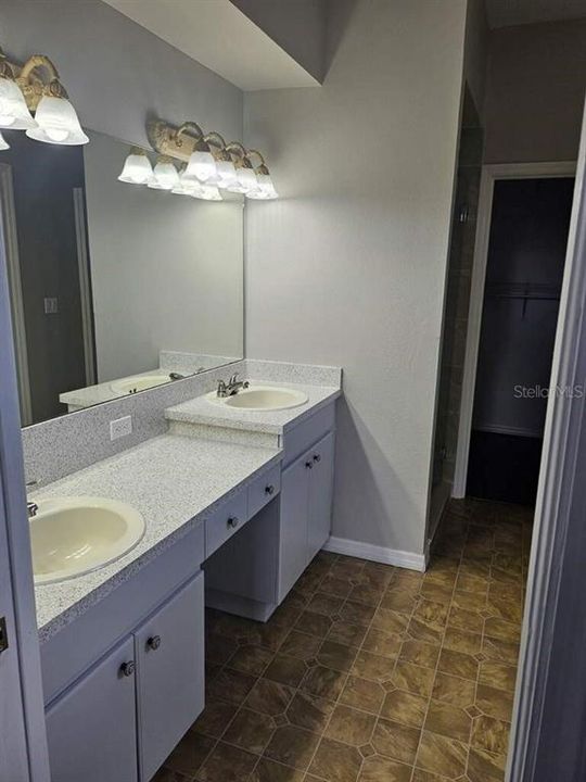 En Venta: $357,900 (4 camas, 2 baños, 2040 Pies cuadrados)