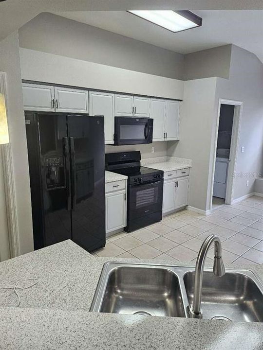 En Venta: $357,900 (4 camas, 2 baños, 2040 Pies cuadrados)