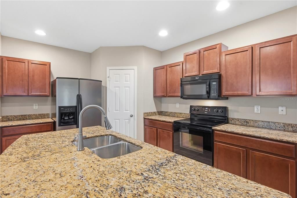 For Sale: $220,000 (2 beds, 2 baths, 1280 Square Feet)