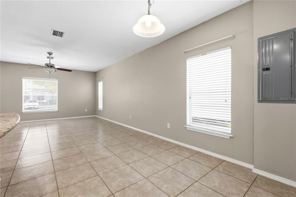For Sale: $220,000 (2 beds, 2 baths, 1280 Square Feet)
