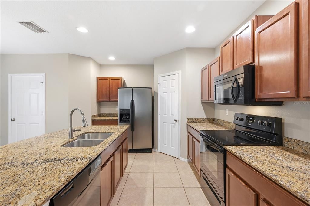 For Sale: $220,000 (2 beds, 2 baths, 1280 Square Feet)