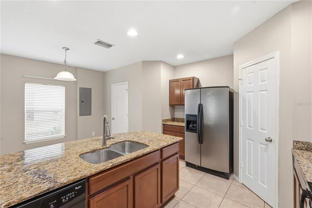For Sale: $220,000 (2 beds, 2 baths, 1280 Square Feet)
