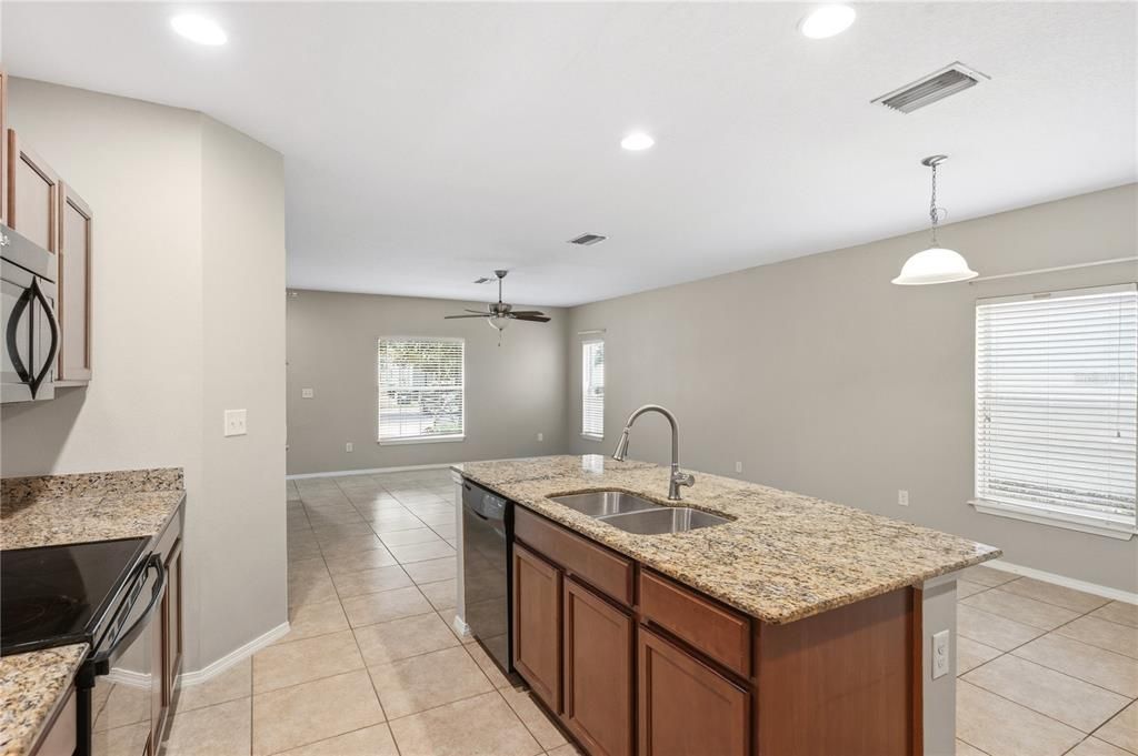 For Sale: $220,000 (2 beds, 2 baths, 1280 Square Feet)