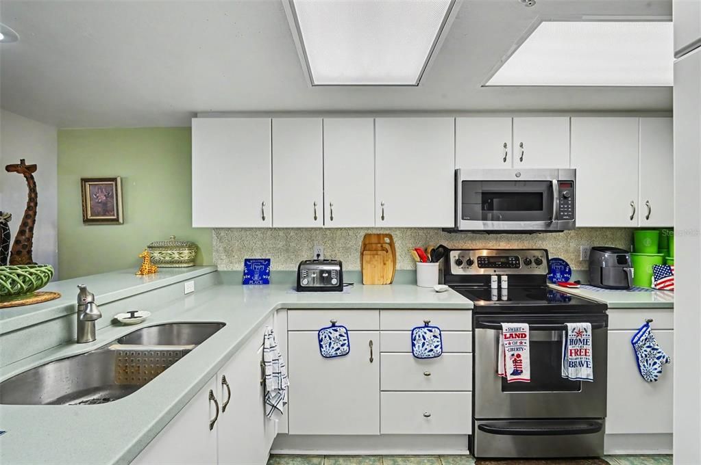 En Venta: $299,000 (2 camas, 2 baños, 1400 Pies cuadrados)
