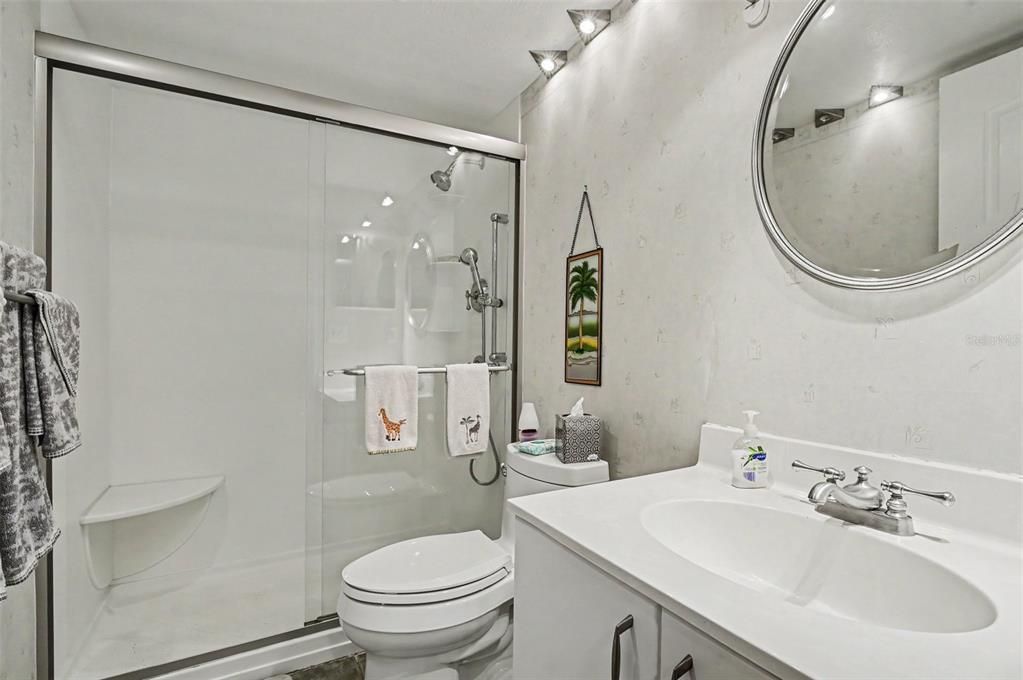 En Venta: $299,000 (2 camas, 2 baños, 1400 Pies cuadrados)