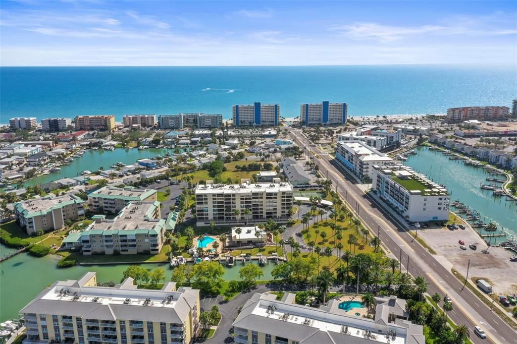 На продажу: $550,000 (2 спален, 2 ванн, 1290 Квадратных фут)