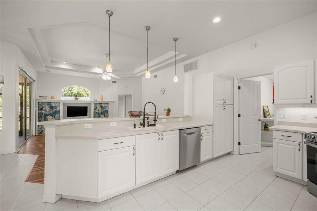 For Sale: $504,999 (4 beds, 2 baths, 2504 Square Feet)