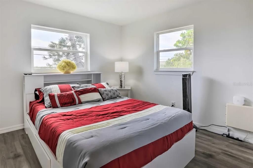 For Rent: $2,100 (2 beds, 1 baths, 858 Square Feet)