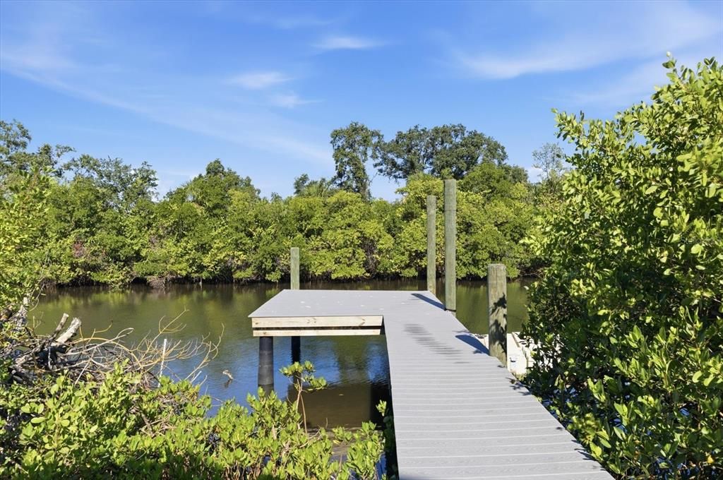 For Rent: $2,100 (2 beds, 1 baths, 858 Square Feet)