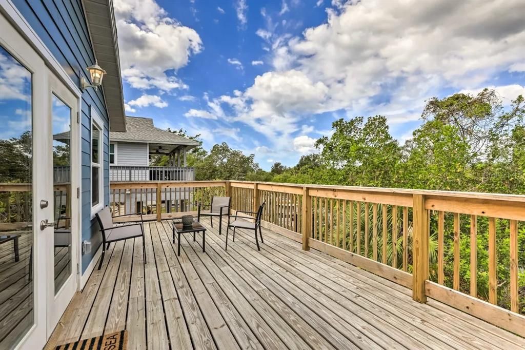 For Rent: $2,100 (2 beds, 1 baths, 858 Square Feet)