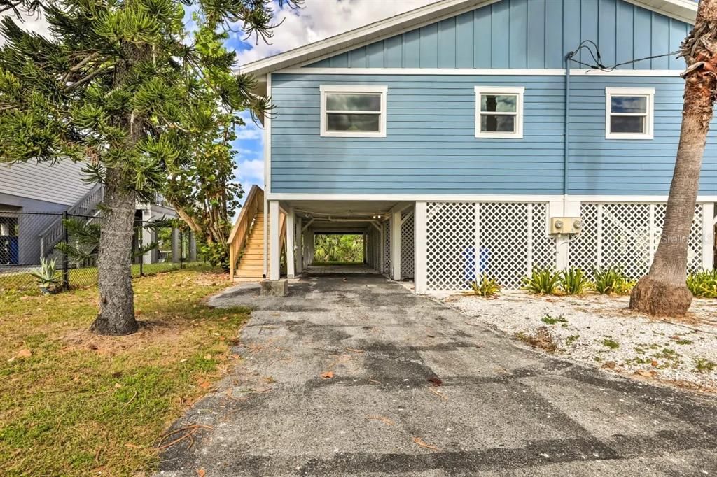 For Rent: $2,100 (2 beds, 1 baths, 858 Square Feet)