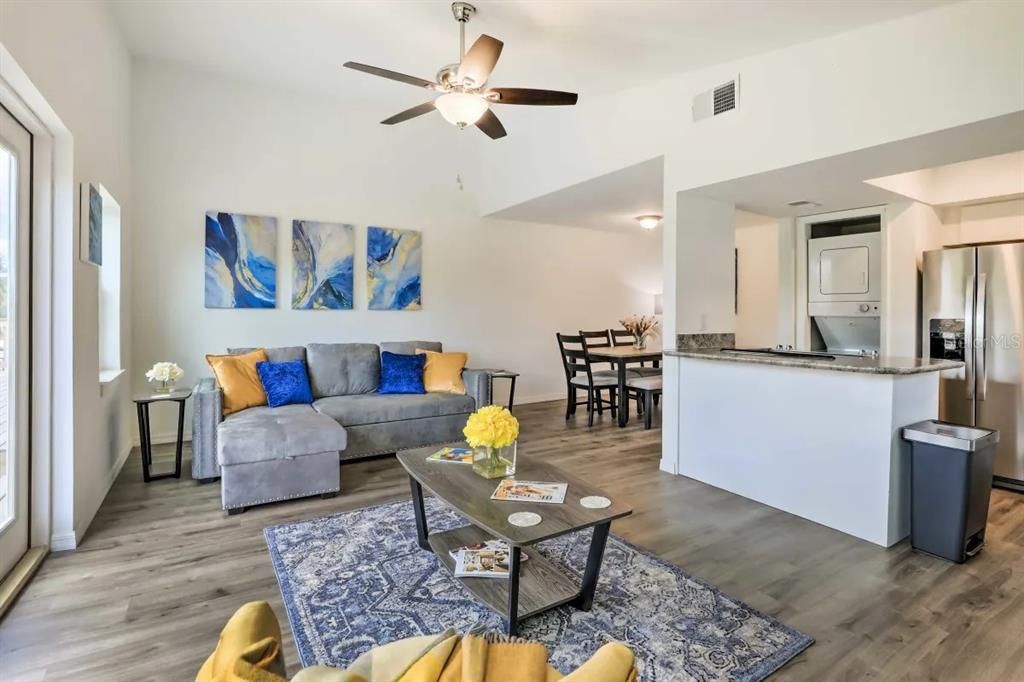 For Rent: $2,100 (2 beds, 1 baths, 858 Square Feet)
