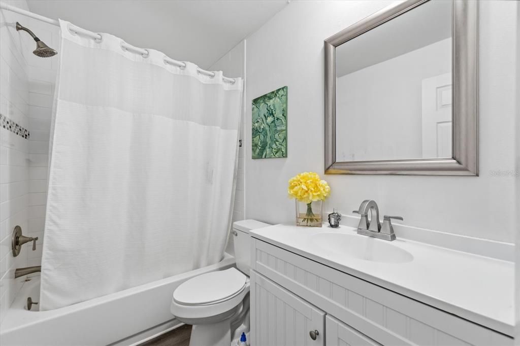 For Rent: $2,100 (2 beds, 1 baths, 858 Square Feet)