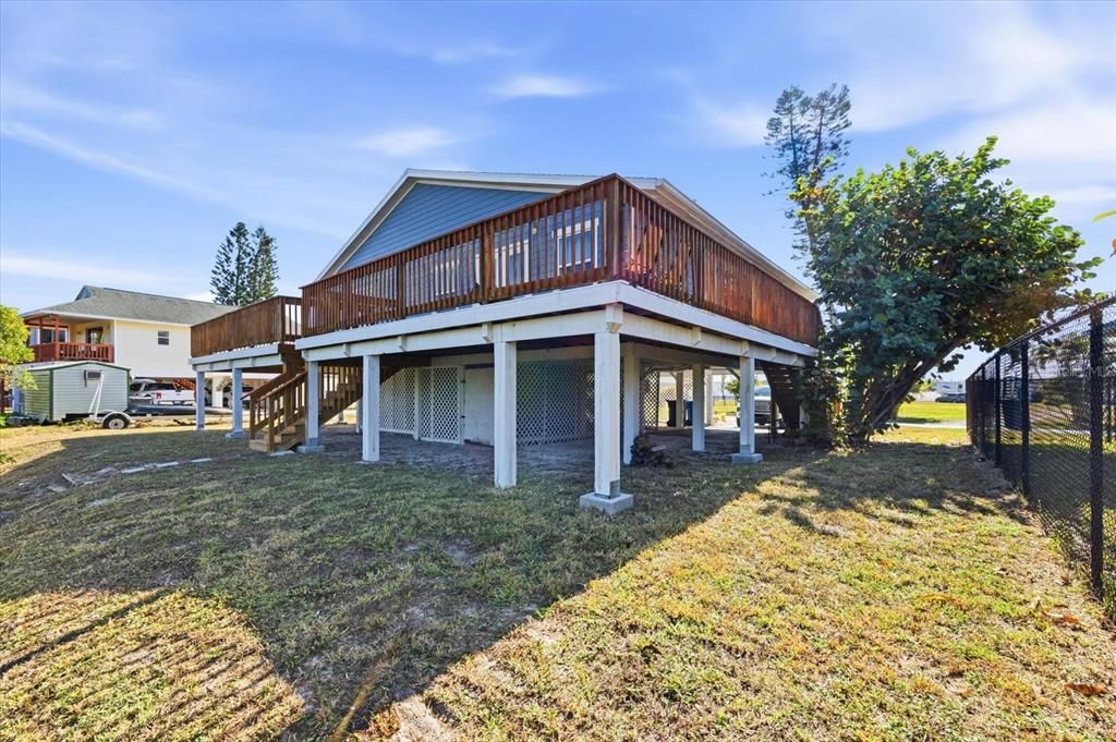 For Rent: $2,100 (2 beds, 1 baths, 858 Square Feet)