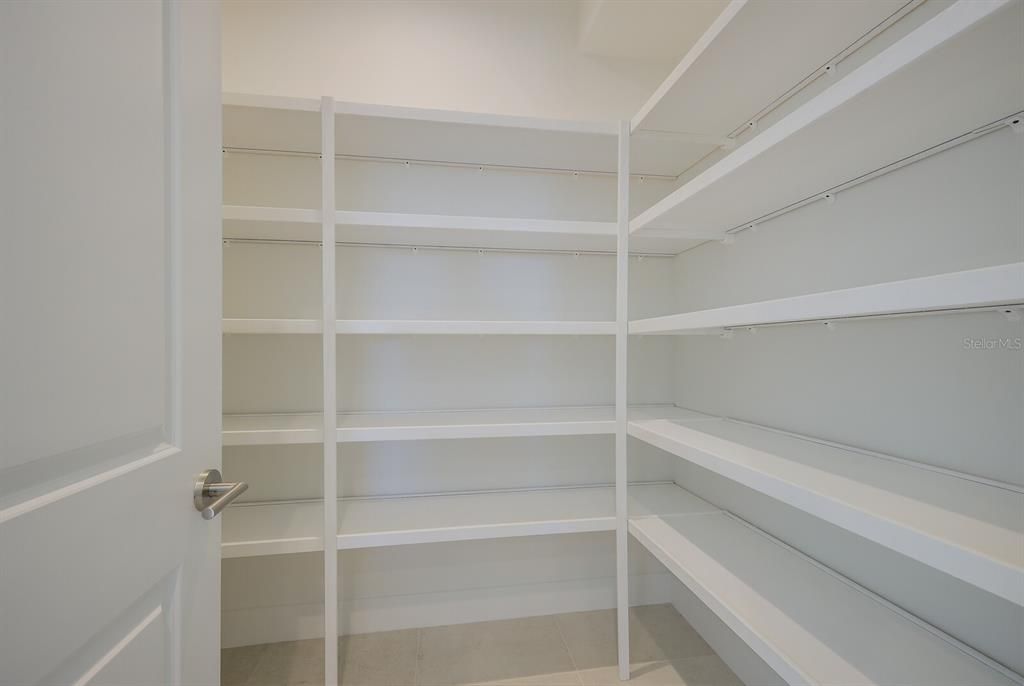 На продажу: $849,990 (2 спален, 2 ванн, 2941 Квадратных фут)